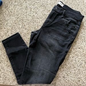 Distressed Black Skinny Jean